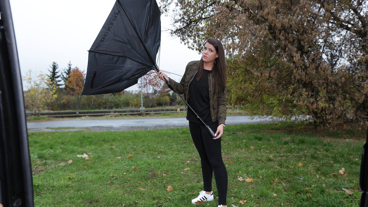 Broken umbrella rescue team